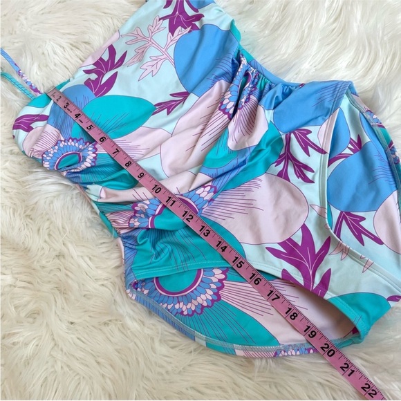 EUC J.Marie Size Medium Floral‎ Blue and White One Piece Swimsuit - Picture 12 of 13